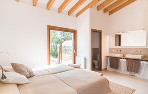 6 camere, una cassaforte in camera, ferro/asse da stiro