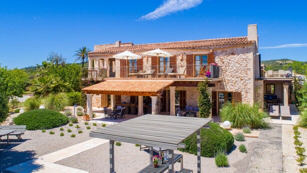 Outdoor dining - Luxurious home in Portocolom (Portocolom)