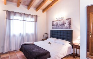 3 bedrooms, in-room safe, iron/ironing board, travel cot - Luxurious home in Arta with private swimming pool, can be inside or outside (Arta)