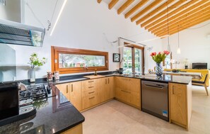 Fridge, microwave, oven, stovetop - 3 bedroom cozy home in Alcudia (Alcudia)