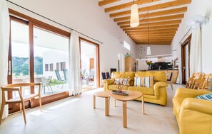 TV, DVD player, ping pong - 3 bedroom cozy home in Alcudia (Alcudia)