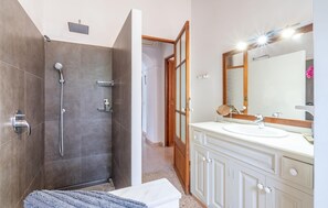 Douche, sèche-cheveux