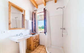 Shower, hair dryer - Amazing home in Selva with private swimming pool, can be inside or outside (Selva)
