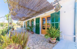 Outdoor dining - Amazing home in Selva with private swimming pool, can be inside or outside (Selva)