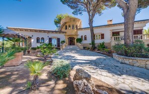 Exterior - Amazing home in Sa Font de Sa Cala (Sa Font de Sa Cala)