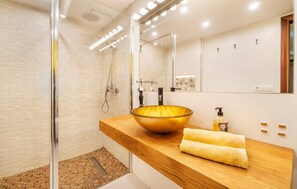 Shower, hair dryer - Amazing home in Sa Font de Sa Cala (Sa Font de Sa Cala)
