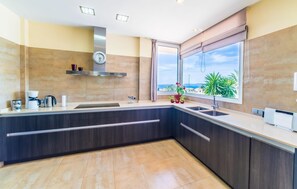 Fridge, microwave, oven, stovetop - Cozy home in Llucmajor with private swimming pool, can be inside or outside (Llucmajor)