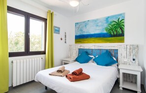 4 bedrooms, in-room safe, iron/ironing board, free WiFi - Beautiful home in Canyamel with private swimming pool, can be inside or outside (Canyamel)
