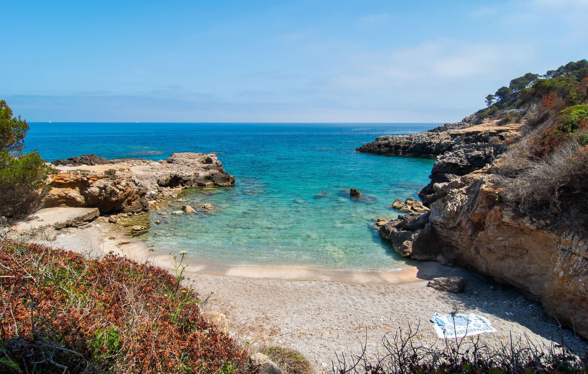 بالقرب من  الشاطئ