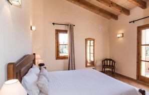 3 bedrooms, iron/ironing board, travel cot, free WiFi - Luxurious home in Arta with private swimming pool, can be inside or outside (Arta)
