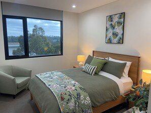 2 quartos, ferros/tábuas de passar roupa, Wi-Fi, roupa de cama