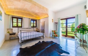 4 makuuhuonetta, silitysrauta/-lauta, vauvan matkasänky, ilmainen Wi-Fi