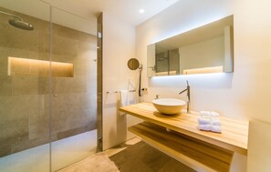 Shower, hair dryer - Awesome apartment in Colonia de Sant Jordi (Colonia de Sant Jordi)
