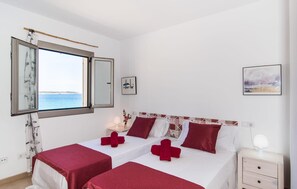 2 bedrooms, in-room safe, iron/ironing board, travel cot - 2 bedroom stunning apartment in SIllot Cala Morlanda (SIllot Cala Morlanda)