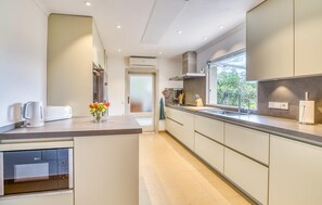 Fridge, microwave, oven, stovetop - Gorgeous home in Alcudia with private swimming pool, can be inside or outside (Alcudia)