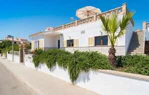 Exterior - Nice home in SIllot Cala Morlanda with WiFi (SIllot Cala Morlanda)