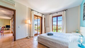 3 bedrooms, in-room safe, iron/ironing board, travel cot - Gorgeous home in Calvia with sauna (Calvia)
