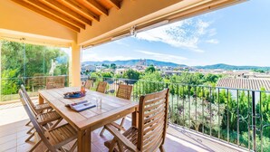 Outdoor dining - Gorgeous home in Calvia with sauna (Calvia)