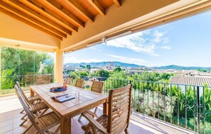 Outdoor dining - Gorgeous home in Calvia with sauna (Calvia)