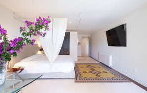 bed - Cozy home in Capdepera with private swimming pool, can be inside or outside (Capdepera)