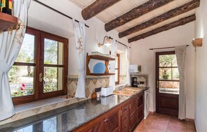 Fridge, microwave, oven, stovetop - Cozy home in Felanitx with private swimming pool, can be inside or outside (Felanitx)