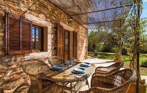 Outdoor dining - Cozy home in Felanitx with private swimming pool, can be inside or outside (Felanitx)