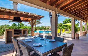 Outdoor dining - Amazing home in Binissalem with private swimming pool, can be inside or outside (Binissalem)
