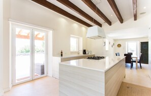 Fridge, microwave, oven, stovetop - Stunning home in Campos with private swimming pool, can be inside or outside (Campos)