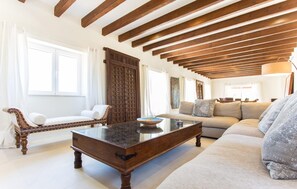 Smart TV, ping pong - Stunning home in Campos with private swimming pool, can be inside or outside (Campos)
