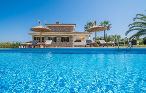 Pool - Awesome home in Can Picafort (Can Picafort)