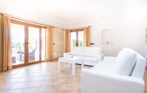 TV, DVD player, ping pong - Gorgeous home in Ses Salines (Ses Salines)