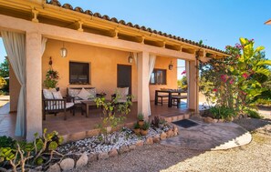 Terrace/patio - Amazing home in Llucmajor with private swimming pool, can be inside or outside (Llucmajor)