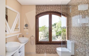 Shower, hair dryer - Amazing home in Porreres (Porreres)
