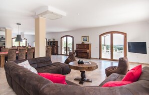 TV, table football, ping pong - Amazing home in Porreres (Porreres)
