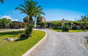 A rural property with a cobblestone driveway, stone buildings, and lush greenery. - Amazing home in Arta with private swimming pool, can be inside or outside (Arta)