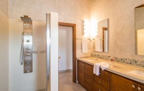 Shower, hair dryer - Lovely home in Arta with private swimming pool, can be inside or outside (Arta)