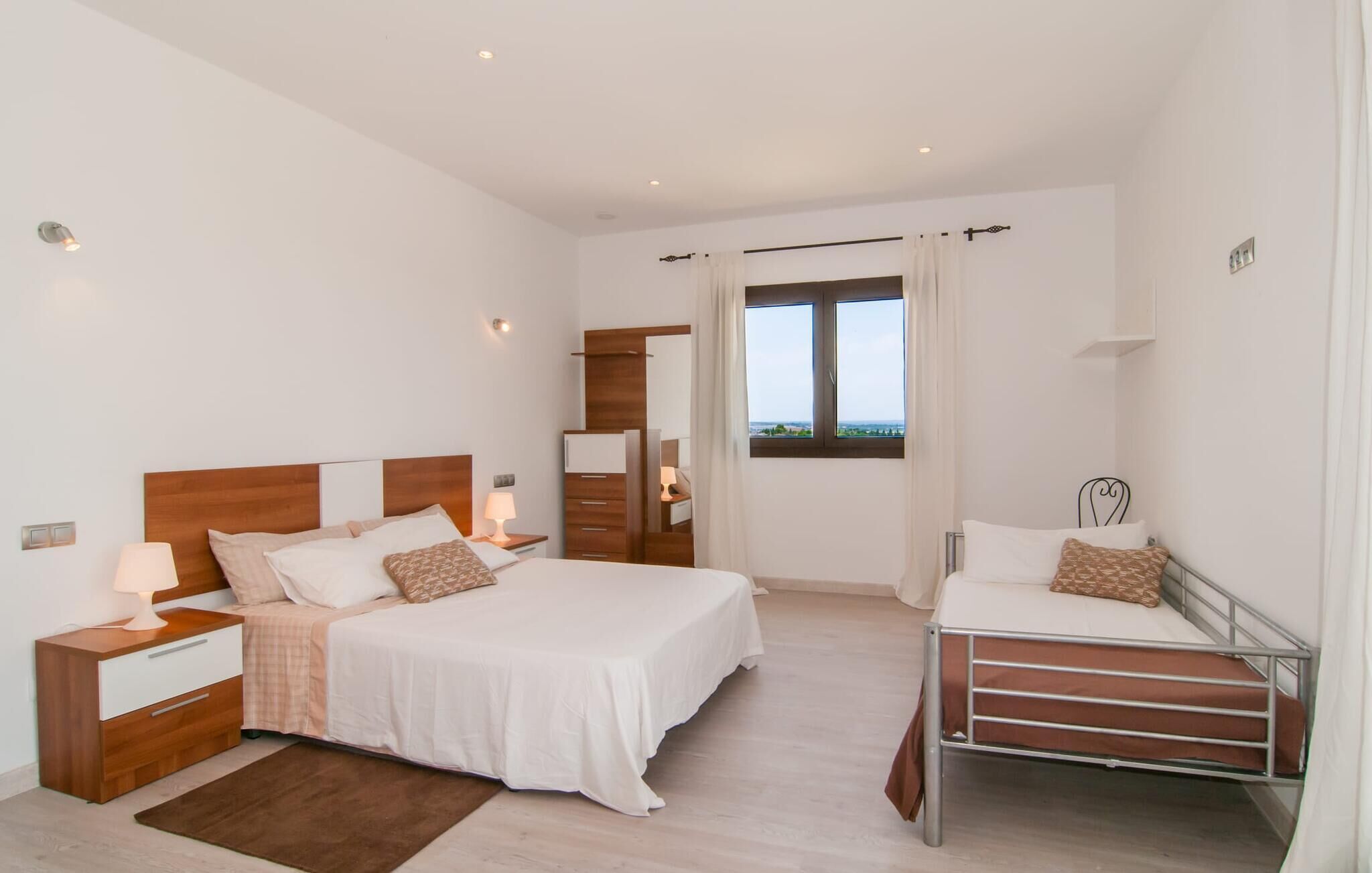 4 habitaciones y caja de seguridad en la habitación 