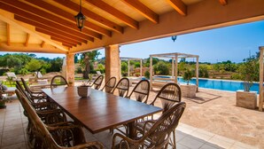 Outdoor dining - Amazing home in Campos with private swimming pool, can be inside or outside (Campos)