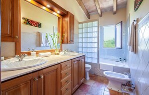 Shower, hair dryer - Lovely home in Arta with private swimming pool, can be inside or outside (Arta)