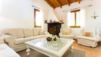 Lecteur de DVD, baby-foot, table de tennis de table