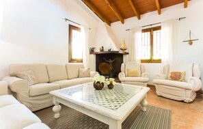 Een dvd-speler, tafelvoetbal en een tafeltennistafel