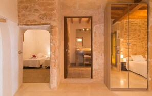 In-room safe, iron/ironing board, travel cot, free WiFi - Cozy home in Llucmajor with private swimming pool, can be inside or outside (Llucmajor)