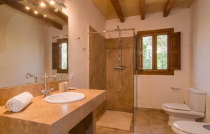 Shower, hair dryer - Cozy home in Llucmajor with private swimming pool, can be inside or outside (Llucmajor)