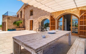 Outdoor dining - Gorgeous home in Manacor with private swimming pool, can be inside or outside (Manacor)