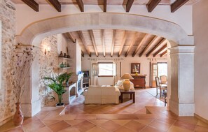 TV - Beautiful home in Petra with private swimming pool, can be inside or outside (Petra)