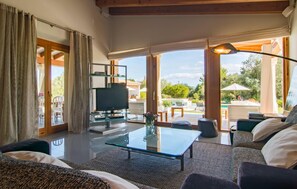 TV, DVD player, ping pong - Nice home in Pollenca with private swimming pool, can be inside or outside (Pollenca)
