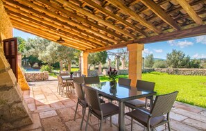 Outdoor dining - Awesome home in Porto Cristo (Porto Cristo)