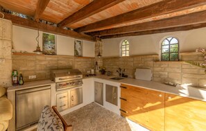Fridge, microwave, oven, stovetop - Pet friendly home in Galilea (Galilea)