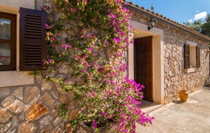 Exterior detail - Beautiful home in Portocolom (Portocolom)