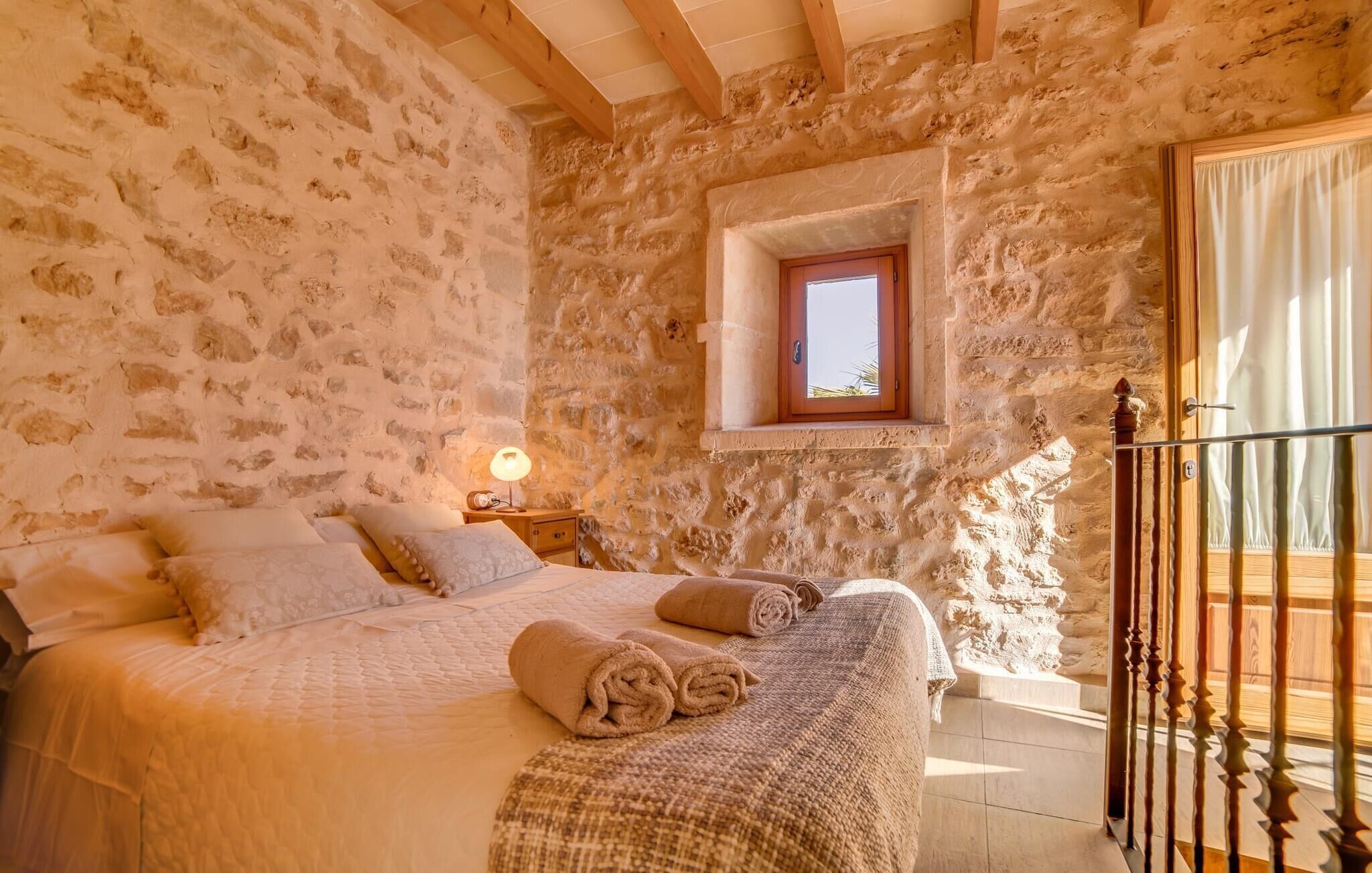 Iron/ironing board, travel cot, free WiFi